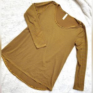 Lularoe Lynnae Long Sleeve Top. Gold and Black Stripes. Size Small